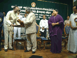 Dr. R. Kannan hands over the Souvenir to His Excellency, the President of India for release 